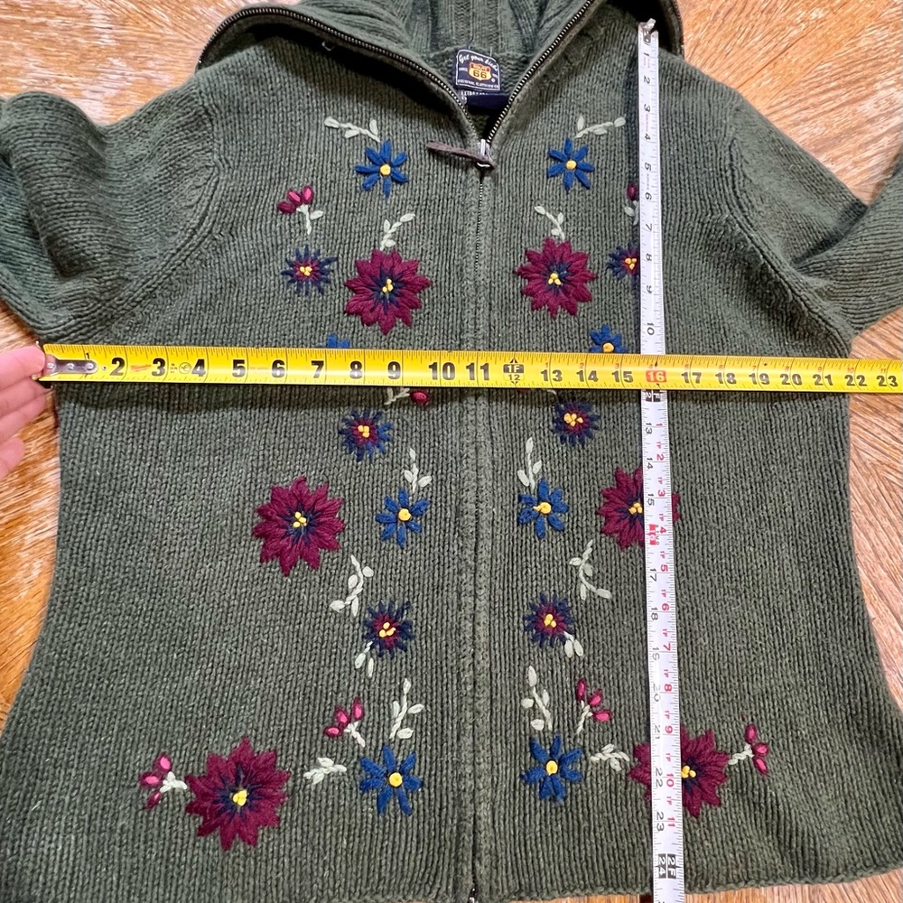 VINTAGE earthy mossy green embroidered floral botanical knit cardigan sweater - Picture 11 of 11